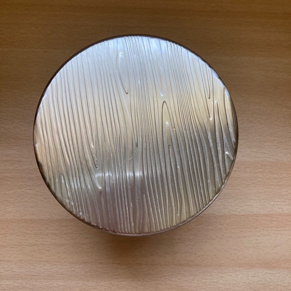 Frosted Cranberry Bath & Body Works Candle 14.5oz - Picture 2 of 4